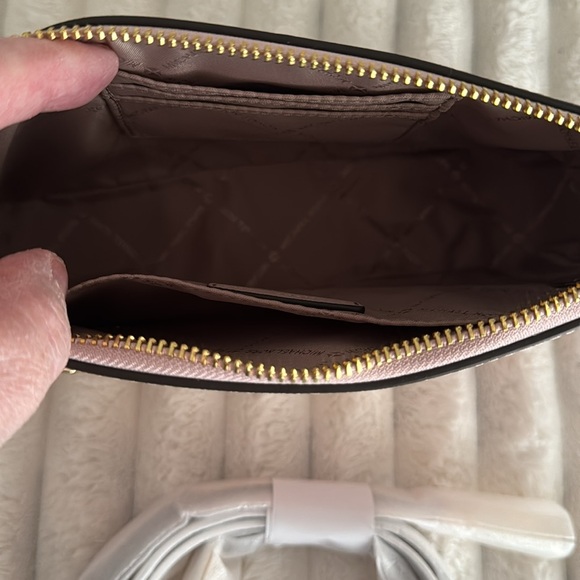 Jet Set medium Saffiano Leather Crossbody bag - Picture 3 of 4